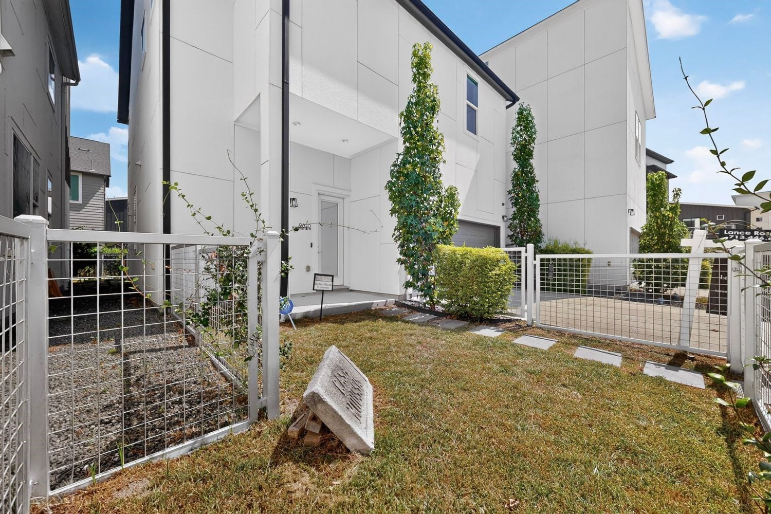 9820 Mocking Bird Hill Lane, Houston, TX 77080 Contemporary home with sleek design, featuring a private fenced yard and modern landscaping.