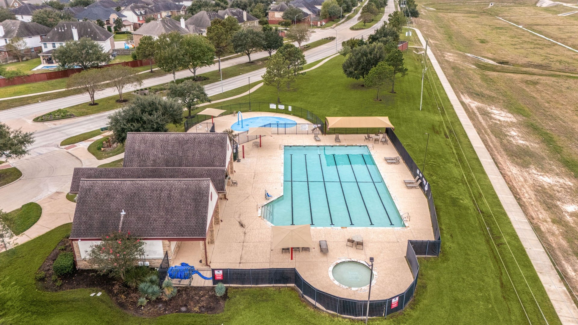 26311 Smokey Valley Lane, Katy, TX 77494 The Silver Ranch recreation center features a six-lane swimming pool, separate splash pad, and shaded poolside seating. A paved walking trail extends alongside the amenity area and through the surrounding community.