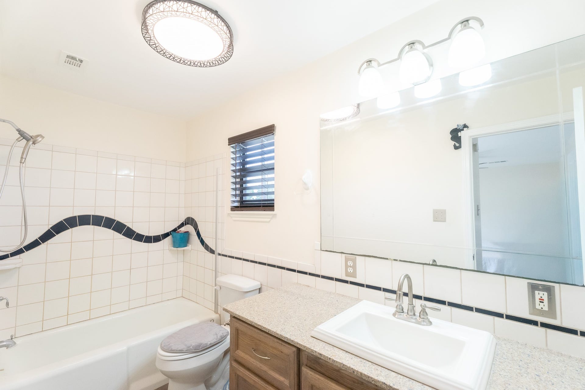 3015 Indian Acres Street, Alvin, TX 77511 Primary bathroom (downstairs).