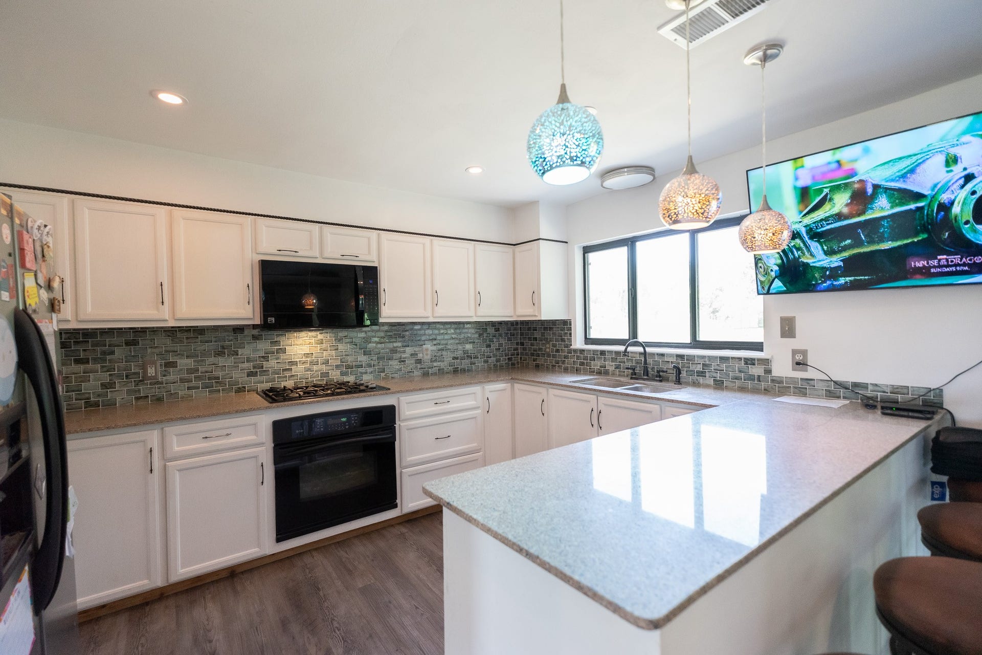 3015 Indian Acres Street, Alvin, TX 77511 Large breakfast bar.