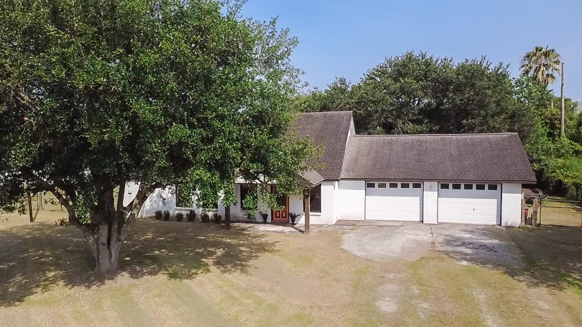 3015 Indian Acres Street, Alvin, TX 77511 3015 Indian Acres St. - out in the country.