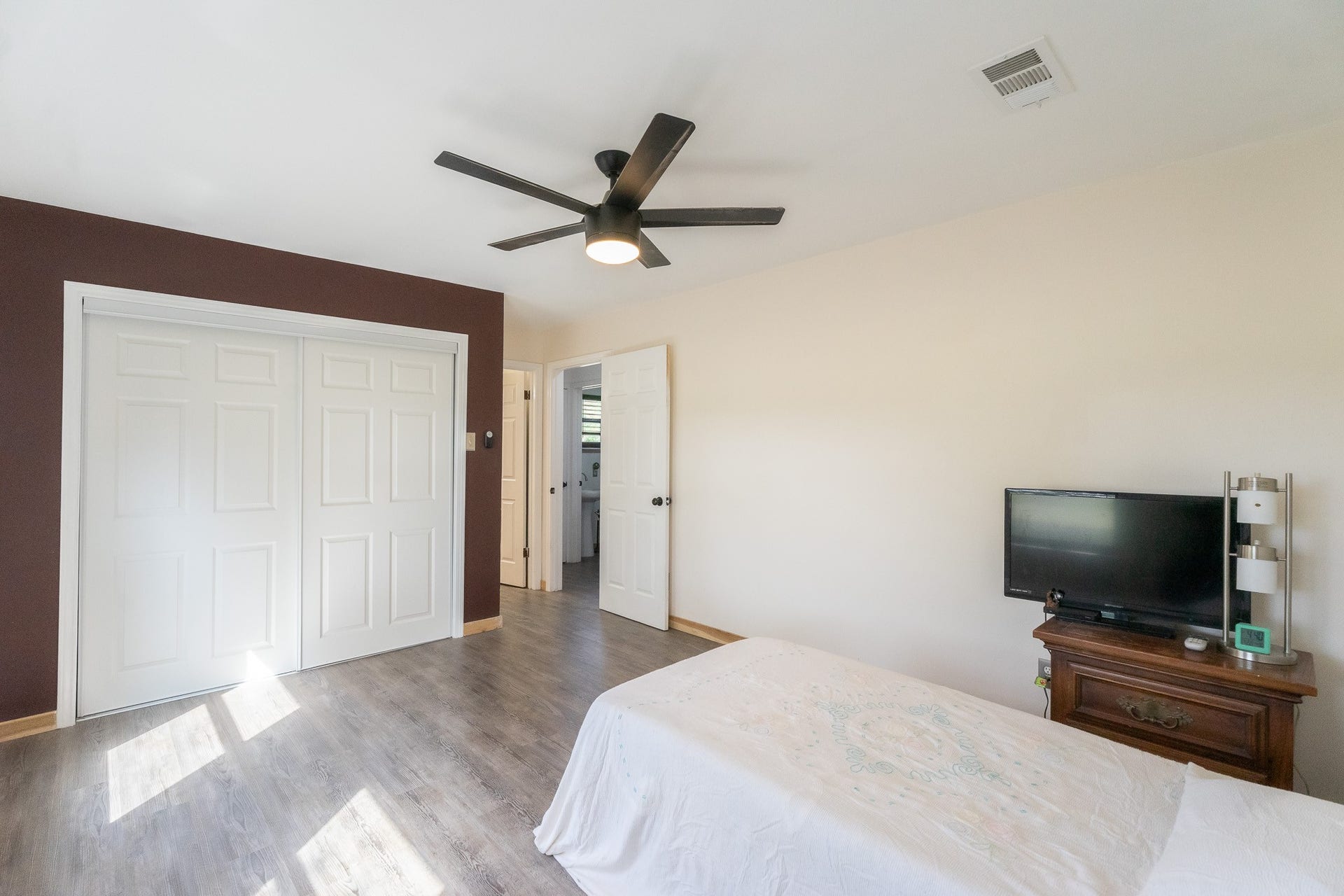 3015 Indian Acres Street, Alvin, TX 77511 Primary Bedroom - view from the other angle.