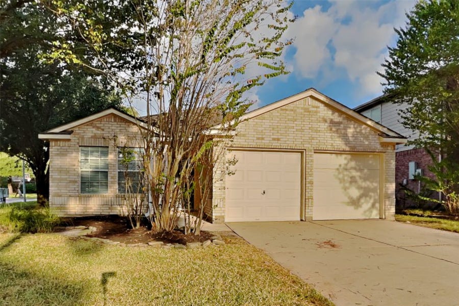 Property photo for 19307 Royal Isle Drive, Tomball, TX