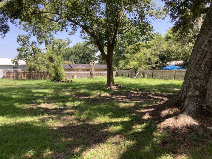 Property photo for 125 Shady Lane, West Columbia, TX