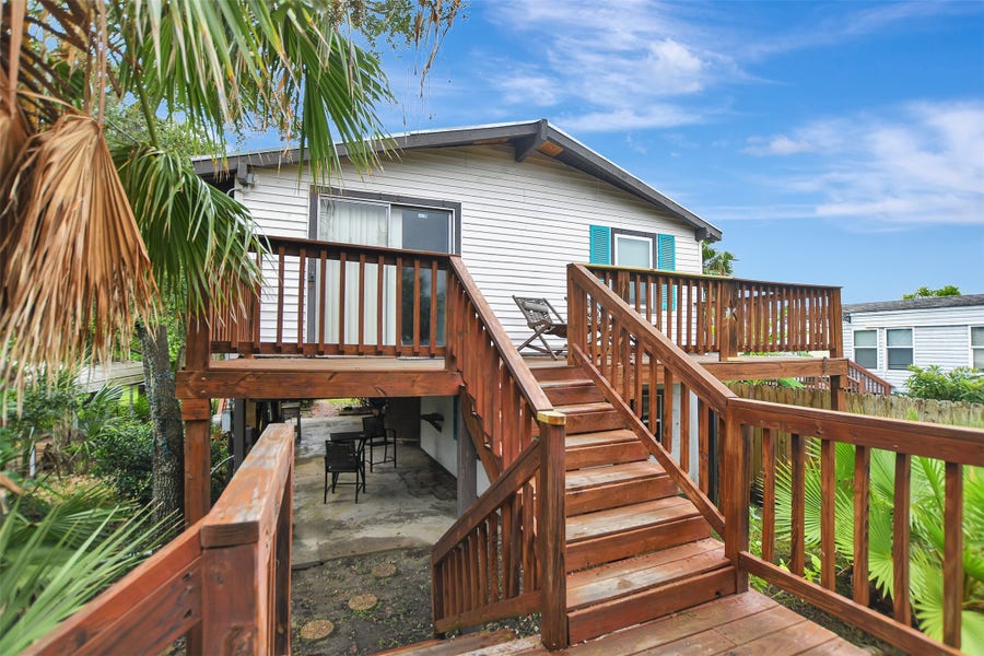 Property photo for 1035 16th Street, Dickinson, TX