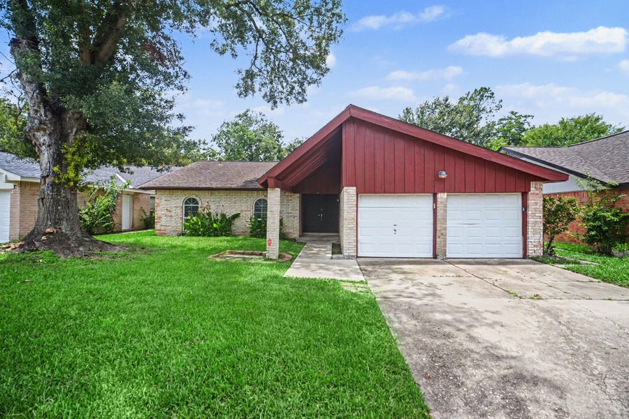 Property photo for 2730 Valley Forest Drive, Missouri City, TX