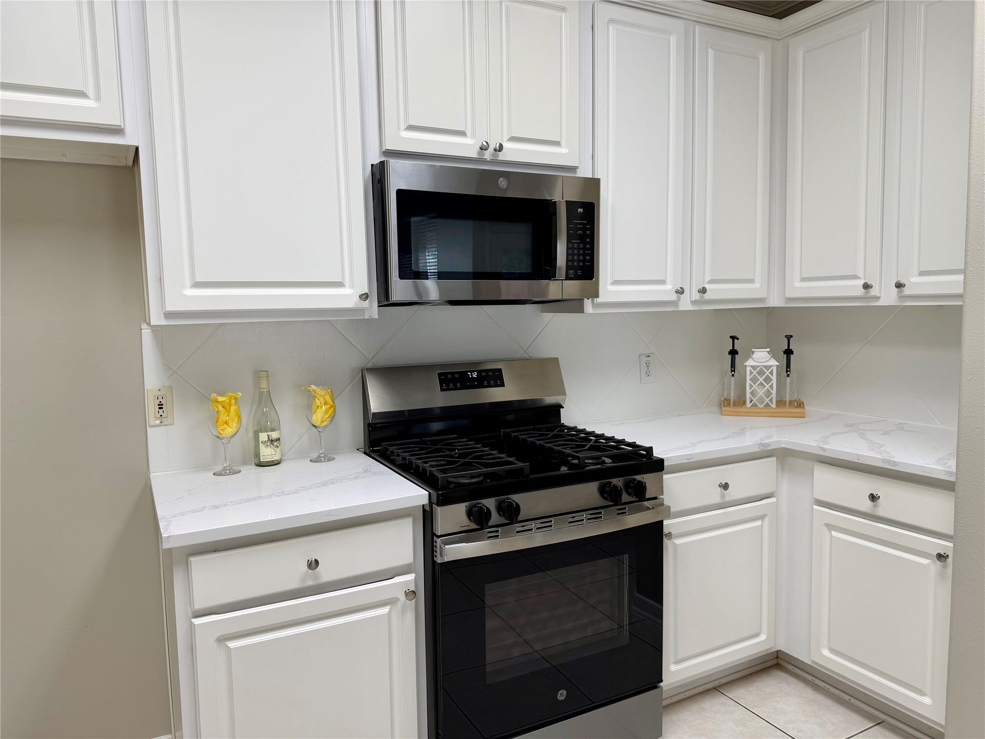 90 Country Gate, Conroe, TX 77384 Stainless gas stove