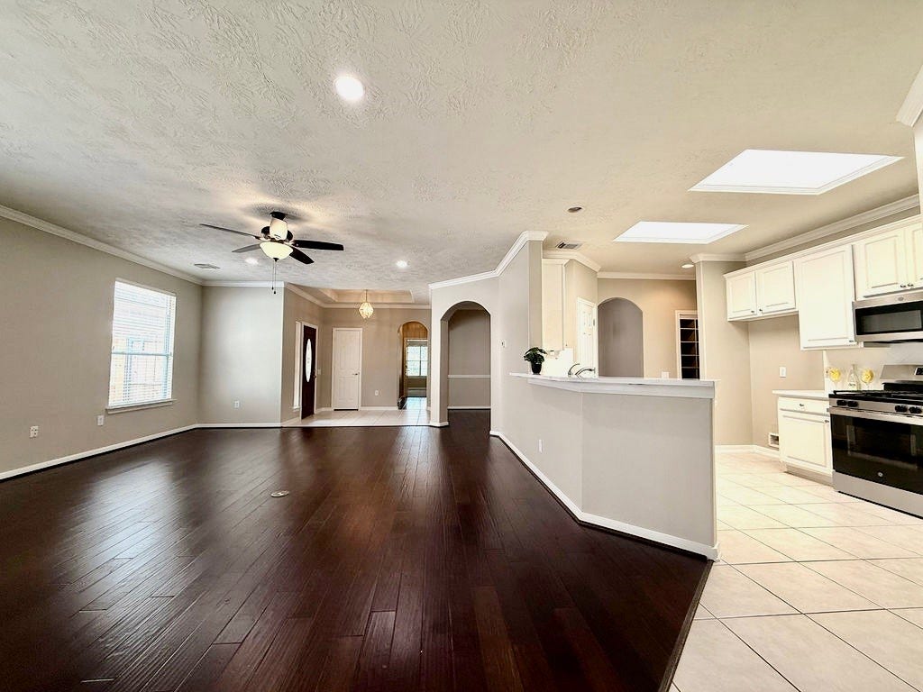 90 Country Gate, Conroe, TX 77384 Gorgeous wood flooring