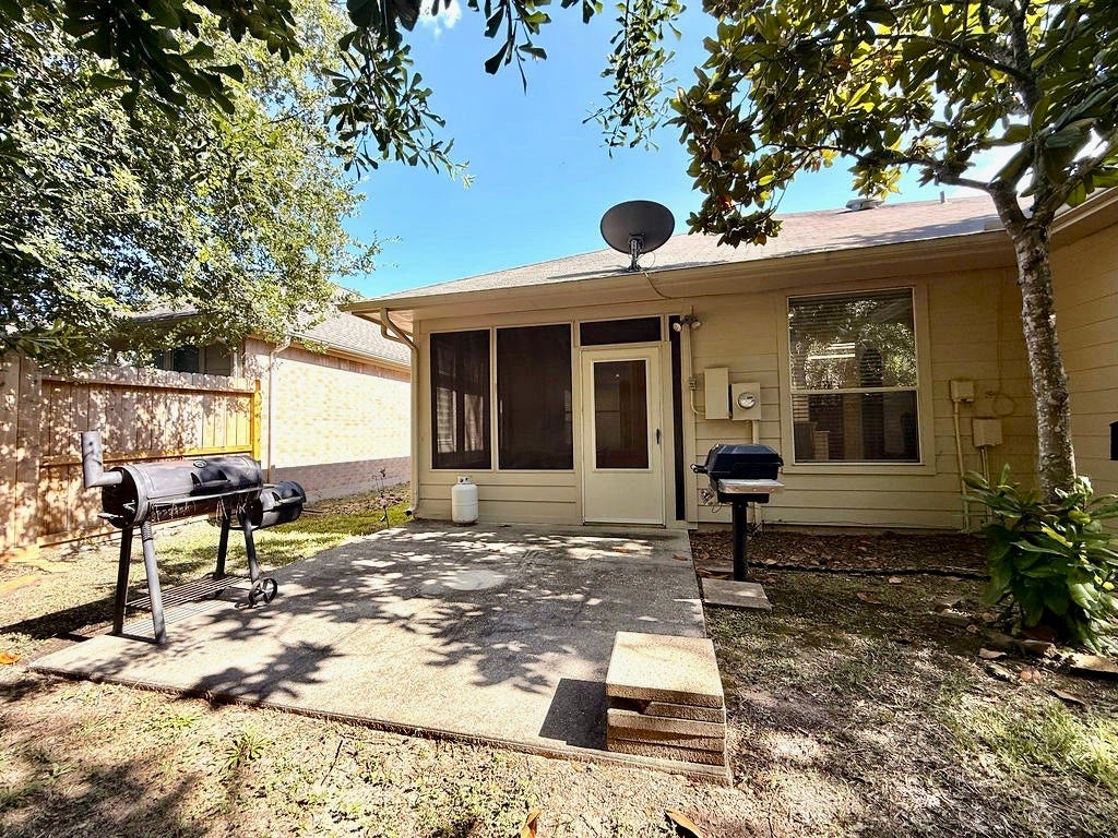 90 Country Gate, Conroe, TX 77384 nice fenced in backyard