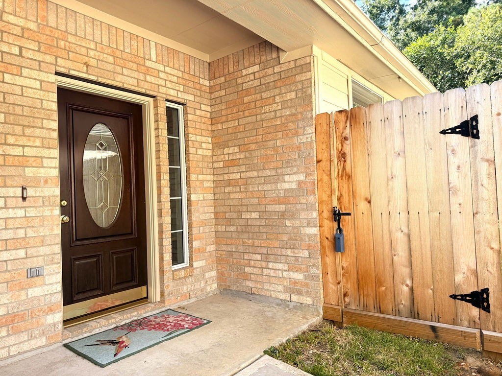 90 Country Gate, Conroe, TX 77384 Fabulous floorpan