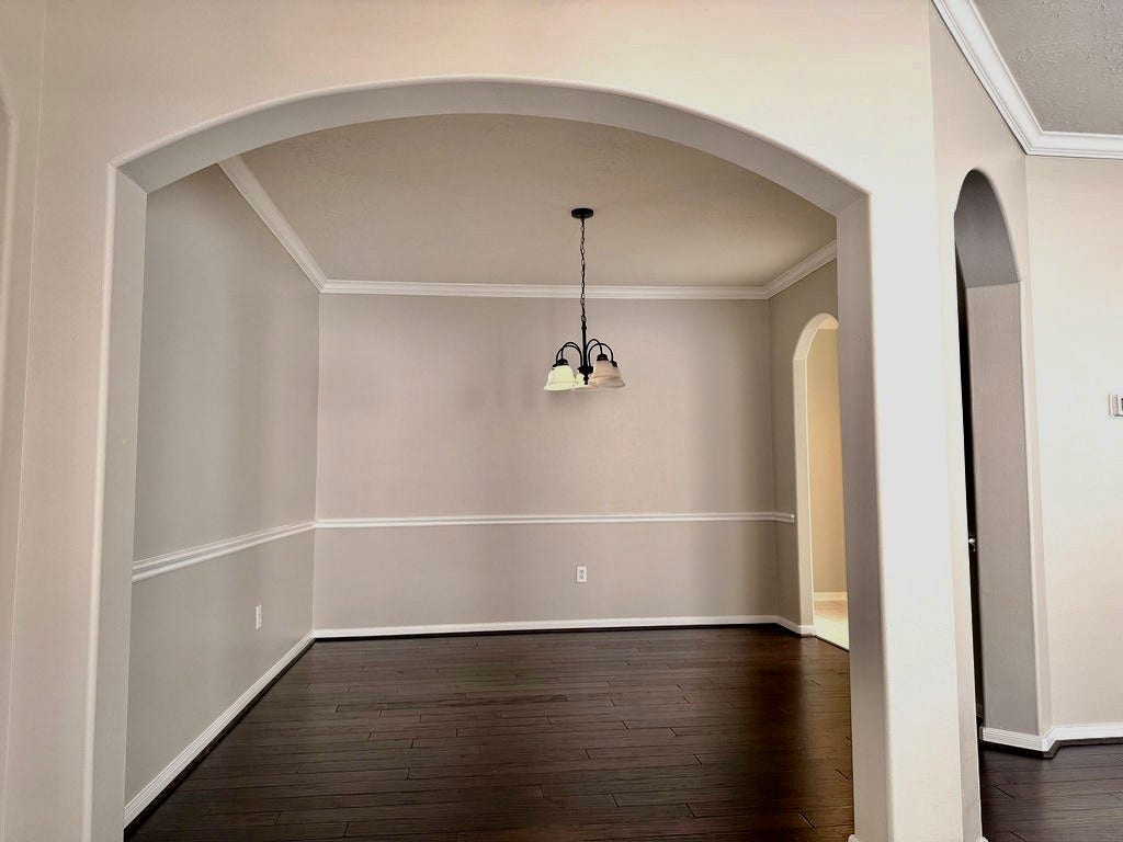 90 Country Gate, Conroe, TX 77384 Formal dining room has room for a large table and chairs