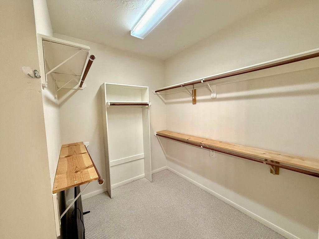 90 Country Gate, Conroe, TX 77384 Large walk in master closet