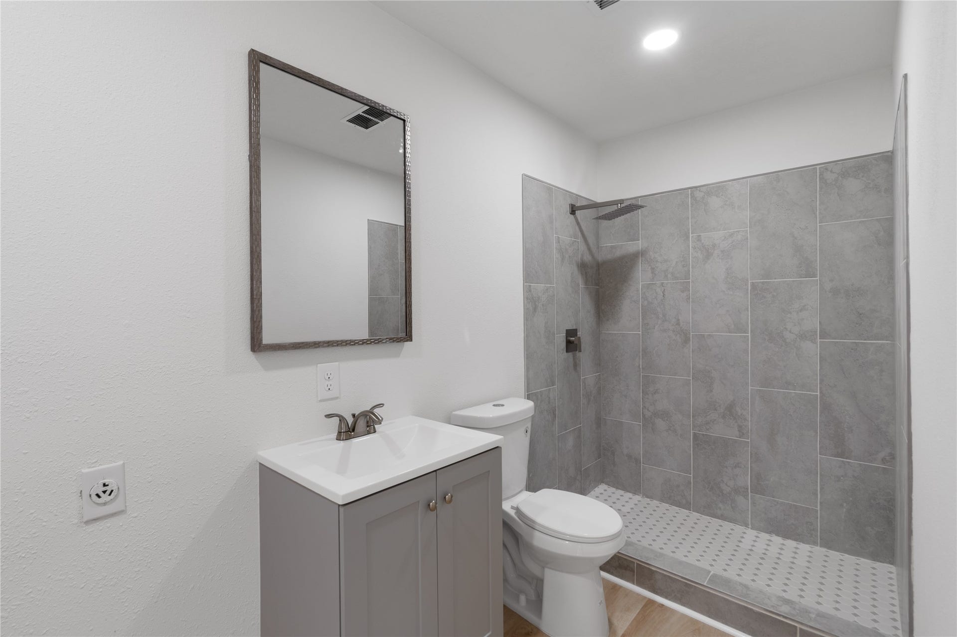 12019 Beth Lane, Magnolia, TX 77354 Apartment Full Bath with single vanity and Full size tiled shower.