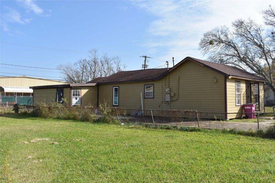Property photo for 22 N Avenue D, Freeport, TX
