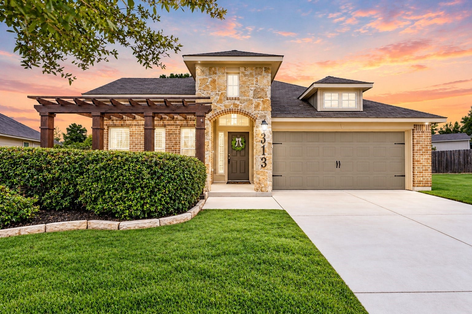 313 Brocks Court, Montgomery, TX 77356 Welcome to 313 Brocks Court! Located in the heart of Montgomery and built by Stylecraft, this 1-story home features 3 bedrooms, 2 bathrooms, a dedicated flex space that could serve as a home office, and open concept layout, with charming updates making it MOVE-IN ready!