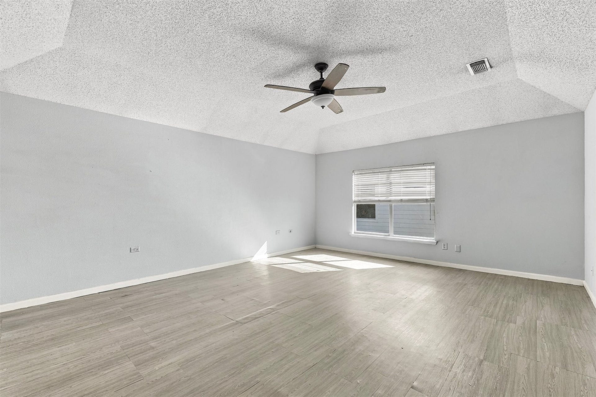 18031 Carbridge Drive, Houston, TX 77084 18031 Carbridge Drive, Houston, TX 77084