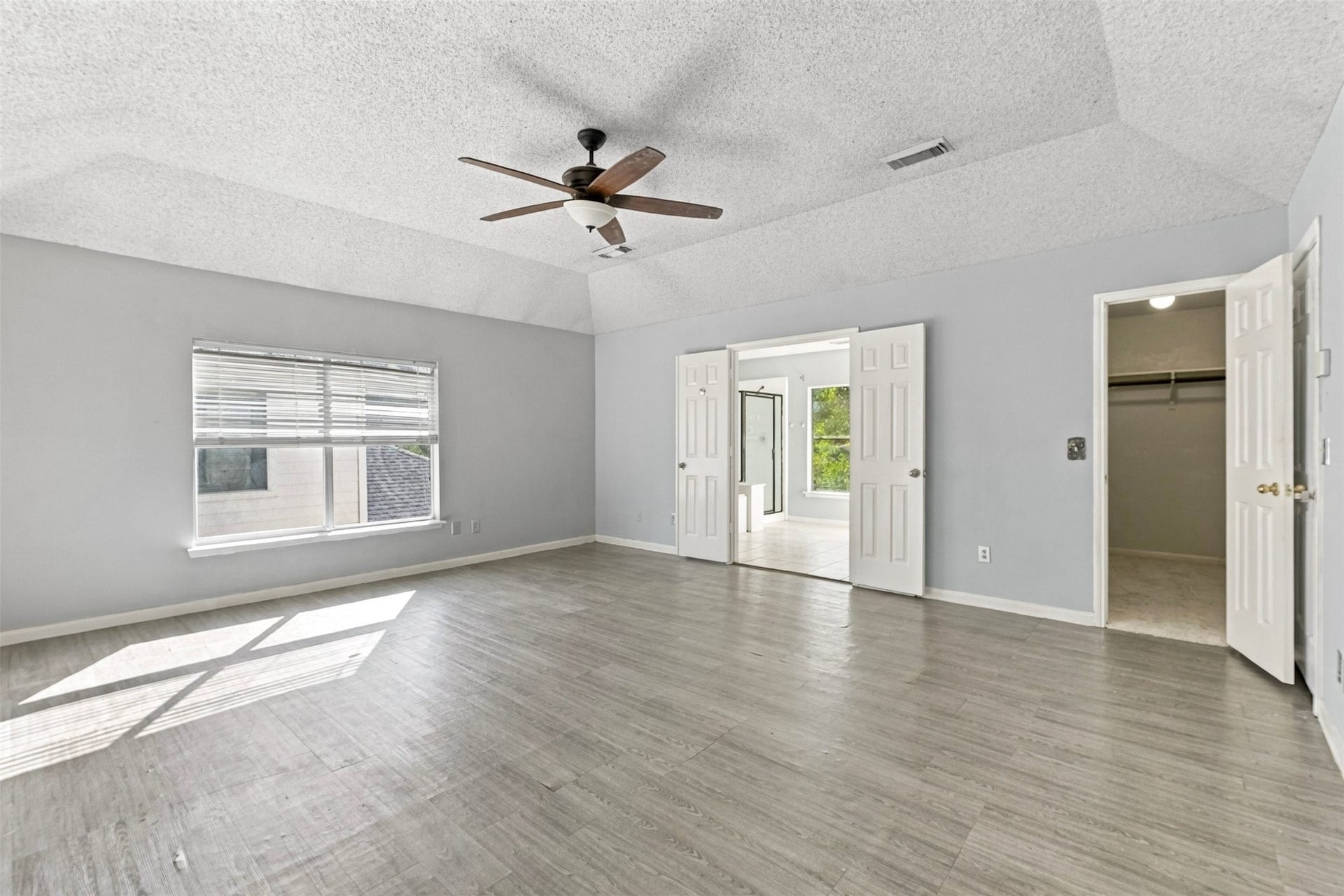 18031 Carbridge Drive, Houston, TX 77084 18031 Carbridge Drive, Houston, TX 77084