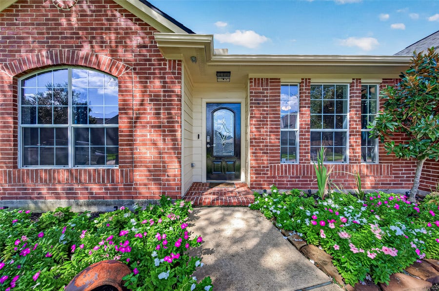 Property photo for 405 Wickford Court, League City, TX