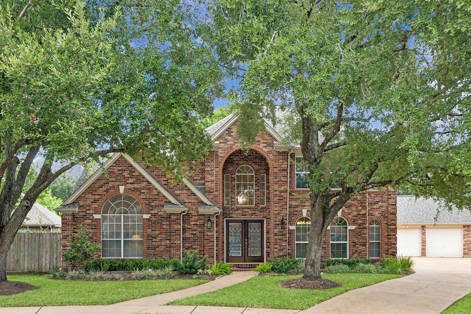 5606 Cottonmist Court, Sugar Land, TX 77479 Charming two-story brick home set on a cul-de-sac street, features mature trees and a welcoming front entrance.