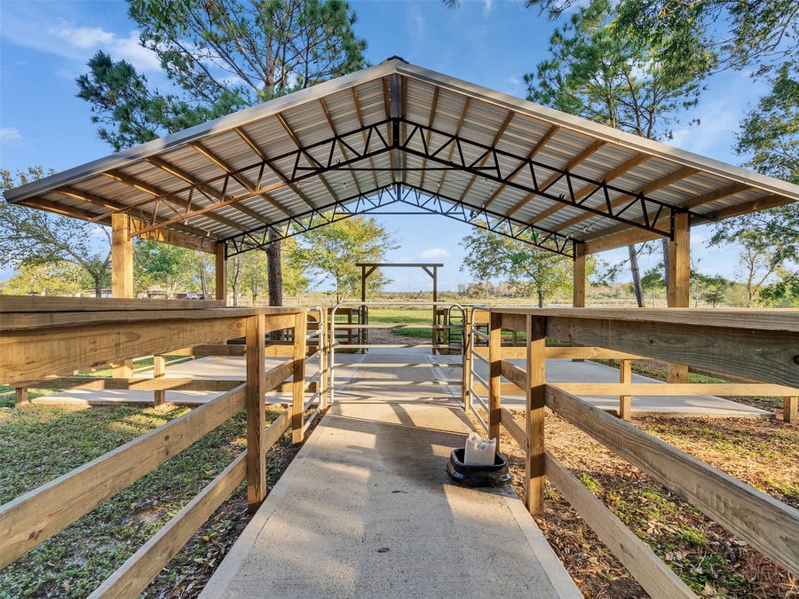 Property photo for 1010 Kilgore Road, Baytown, TX