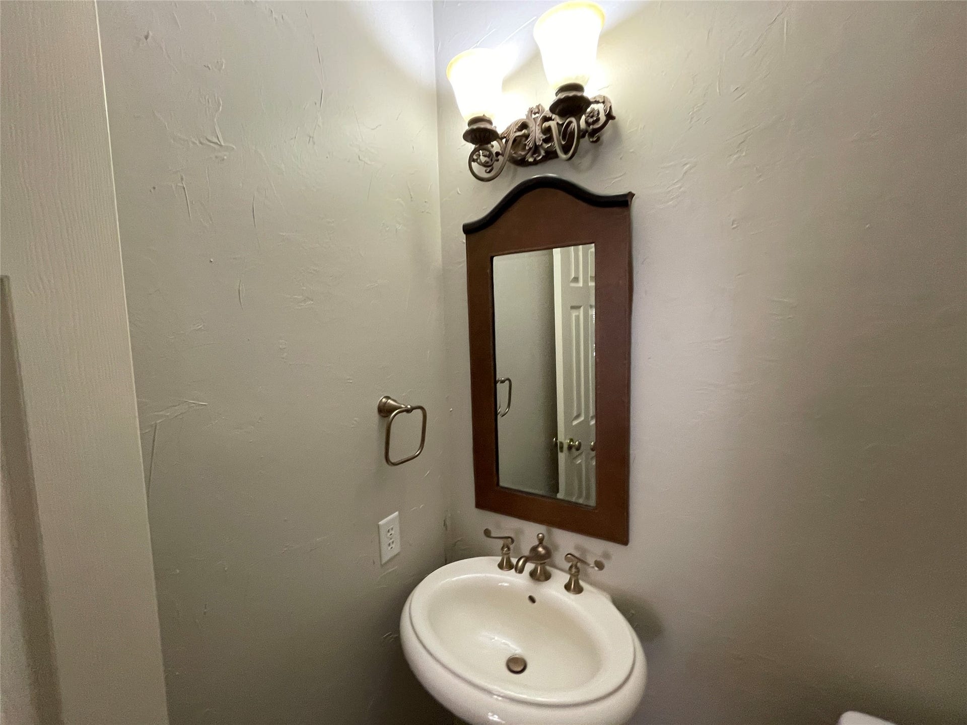 23 S Bristol Oak Court, The Woodlands, TX 77382 23 S Bristol Oak Court, The Woodlands, TX 77382