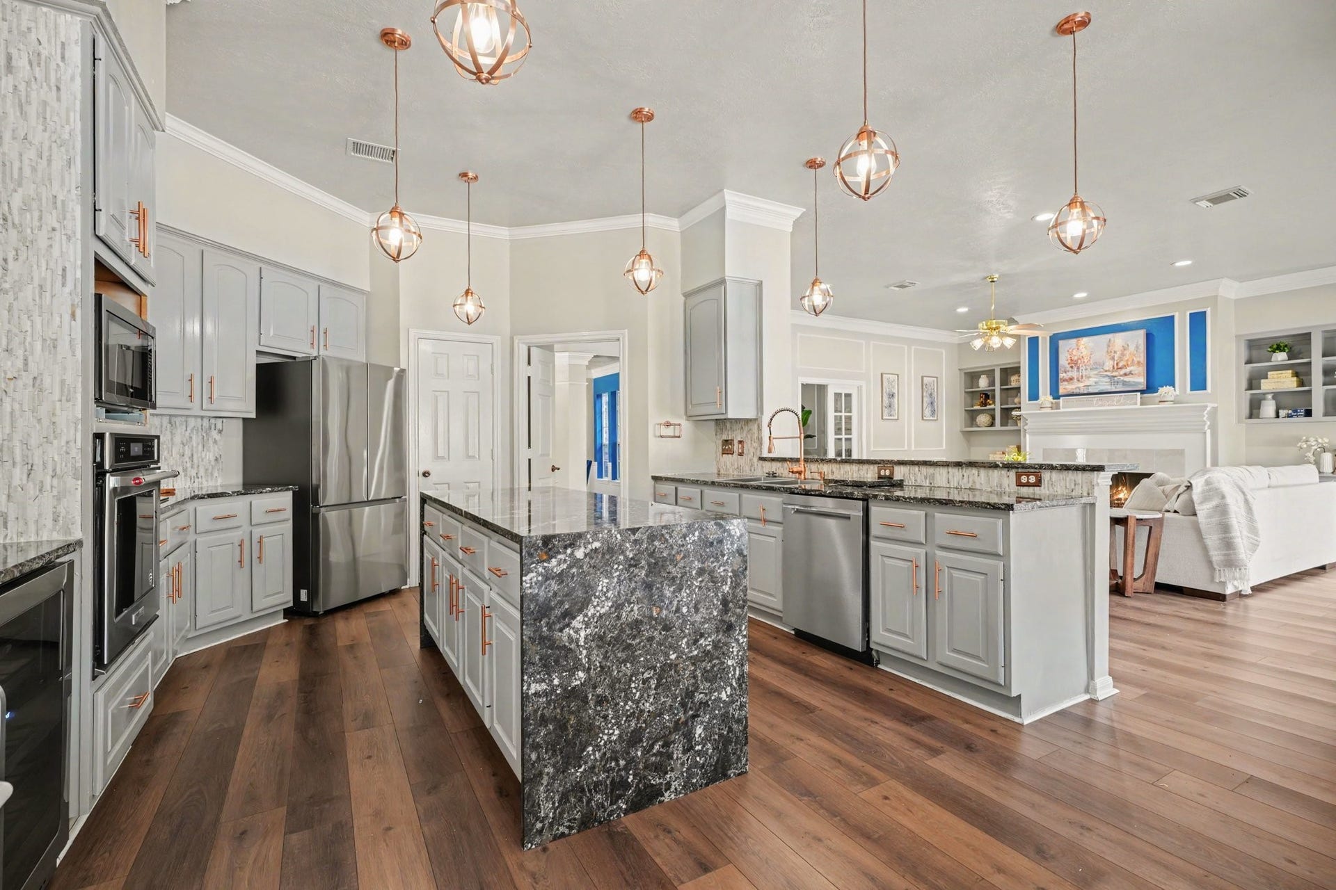 16507 Heather Meadow Court, Pasadena, TX 77059 The kitchen features upgraded quartz countertops and a premium stone backsplash, with the kitchen island serving as a stunning focal point.