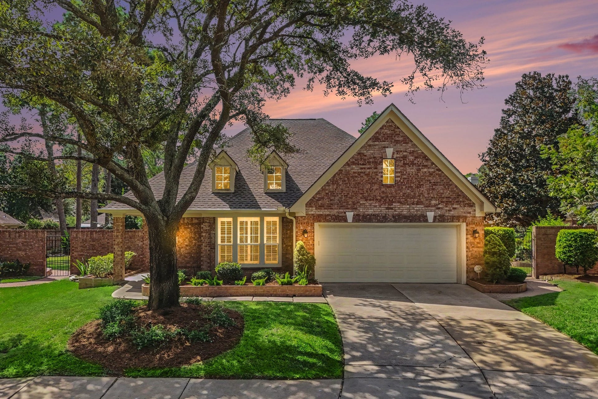 16507 Heather Meadow Court, Pasadena, TX 77059 Pull into the driveway, leave the day behind, and take a deep breathyoure home.