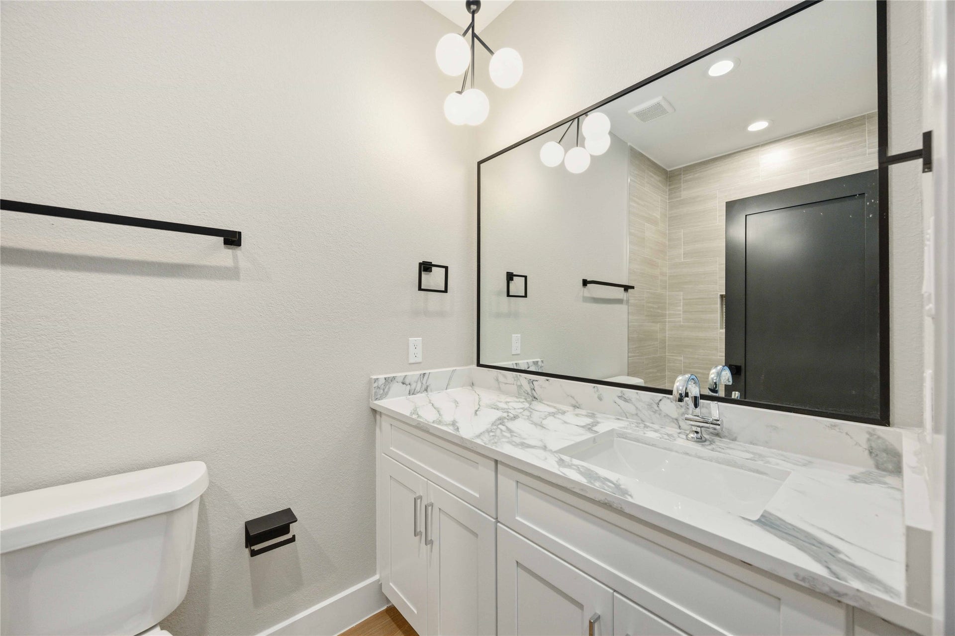 215 Pheasant Street, #A and B, Houston, TX 77018 215 Pheasant Street, #A and B, Houston, TX 77018