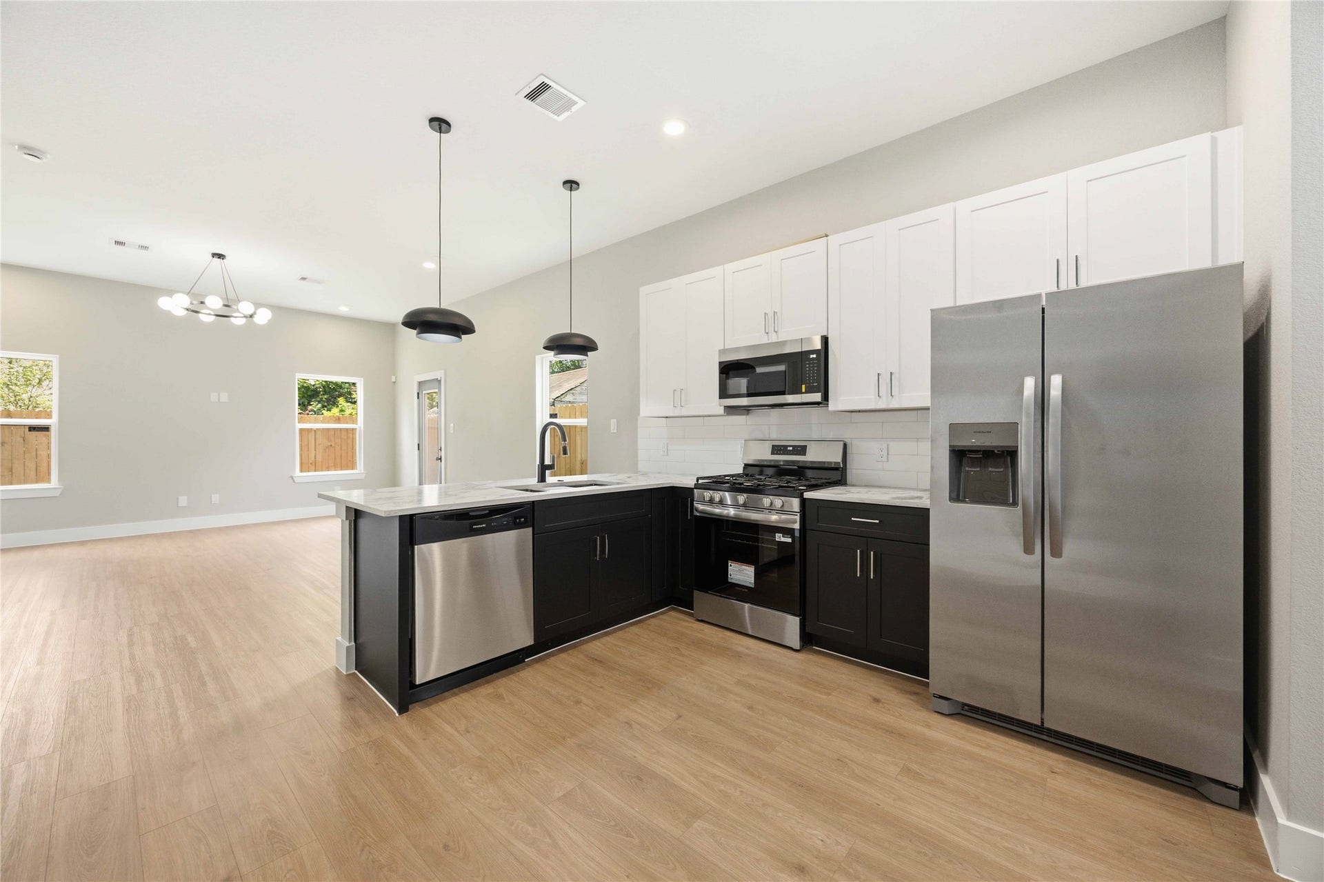 215 Pheasant Street, #A and B, Houston, TX 77018 previous build. Fixtures will differ.