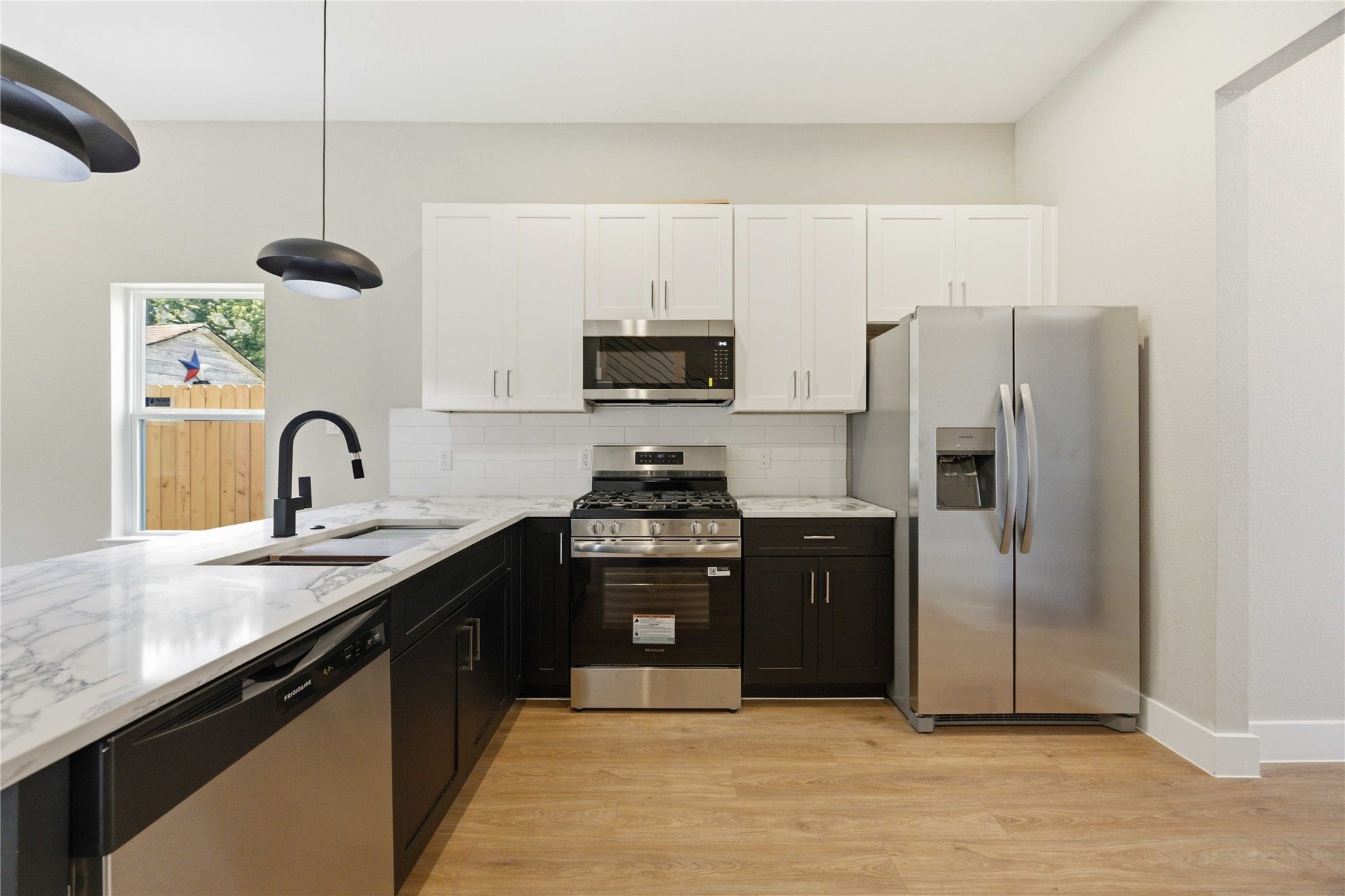 215 Pheasant Street, #A and B, Houston, TX 77018 previous build. Fixtures will differ.