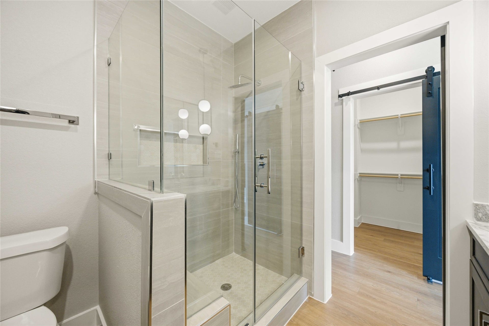 215 Pheasant Street, #A and B, Houston, TX 77018 previous build. Fixtures will differ.
