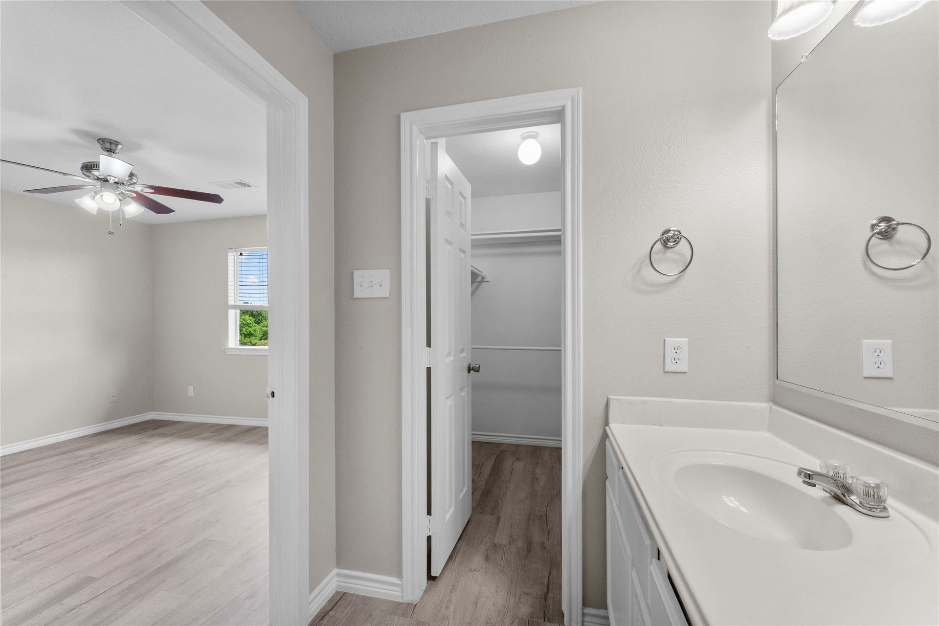 128 Green Isle Avenue, Dickinson, TX 77539 128 Green Isle Avenue, Dickinson, TX 77539