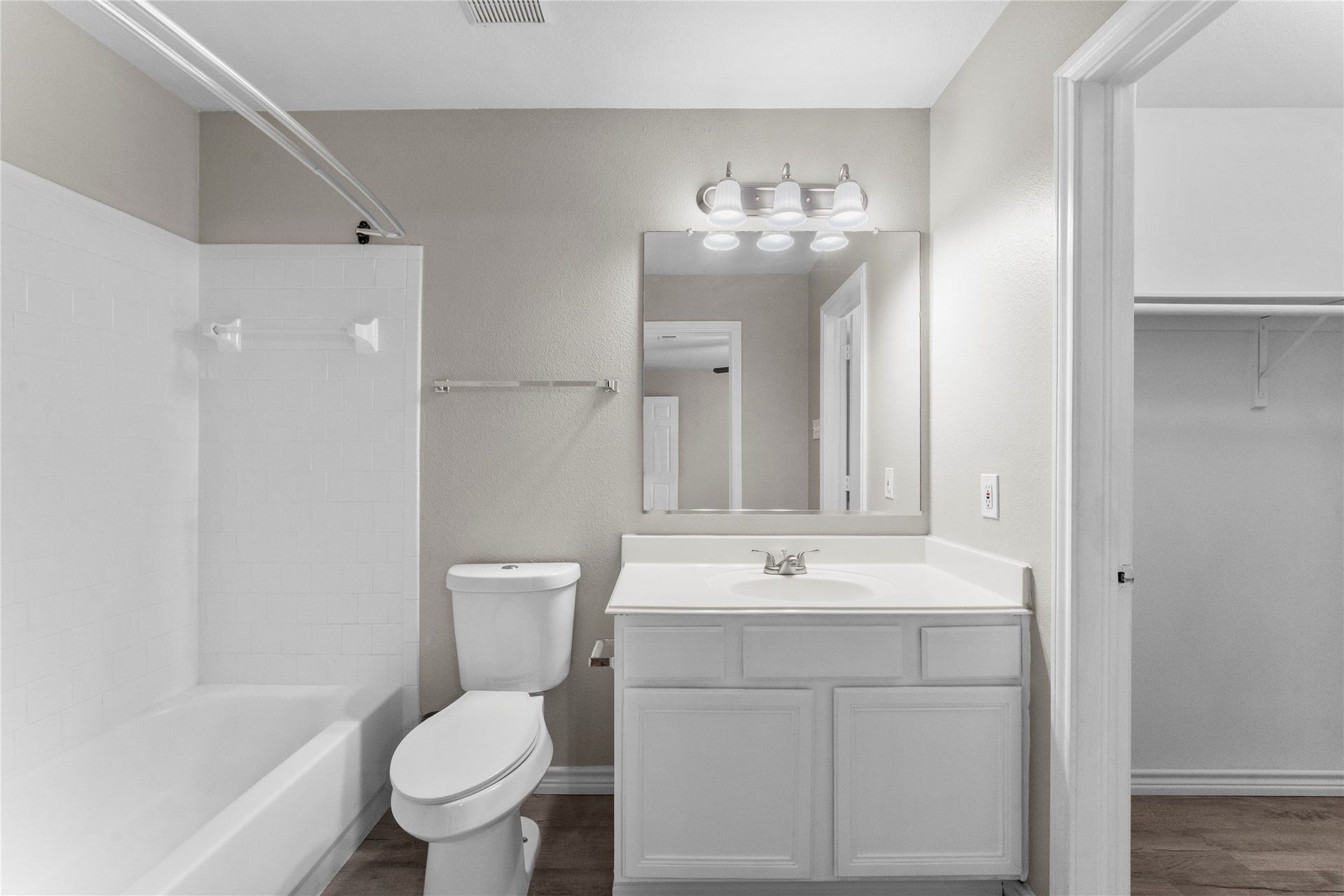 128 Green Isle Avenue, Dickinson, TX 77539 128 Green Isle Avenue, Dickinson, TX 77539