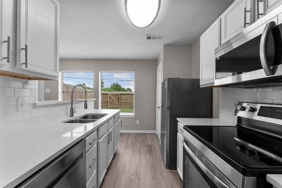 Property photo for 128 Green Isle Avenue, Dickinson, TX