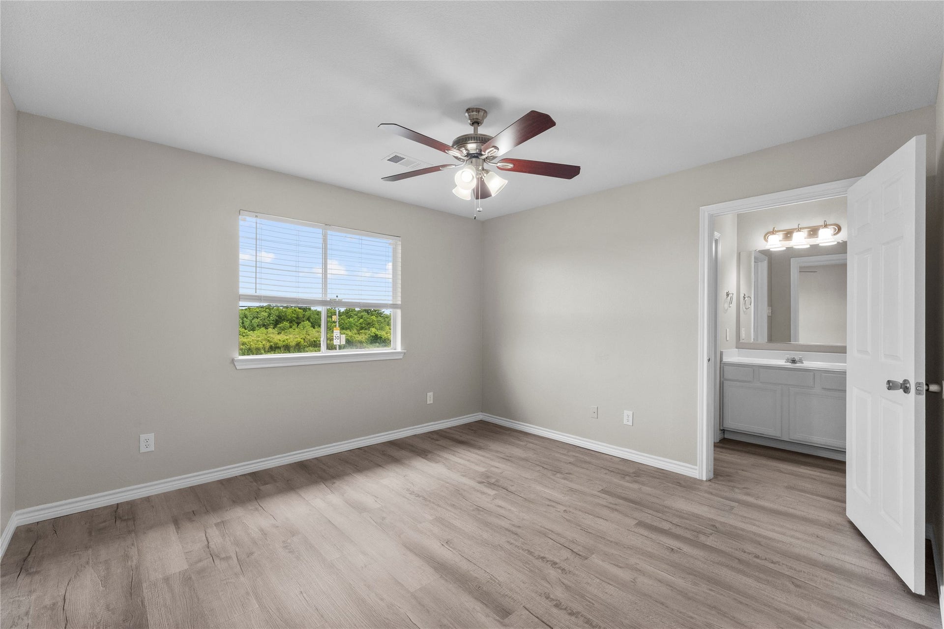 128 Green Isle Avenue, Dickinson, TX 77539 128 Green Isle Avenue, Dickinson, TX 77539