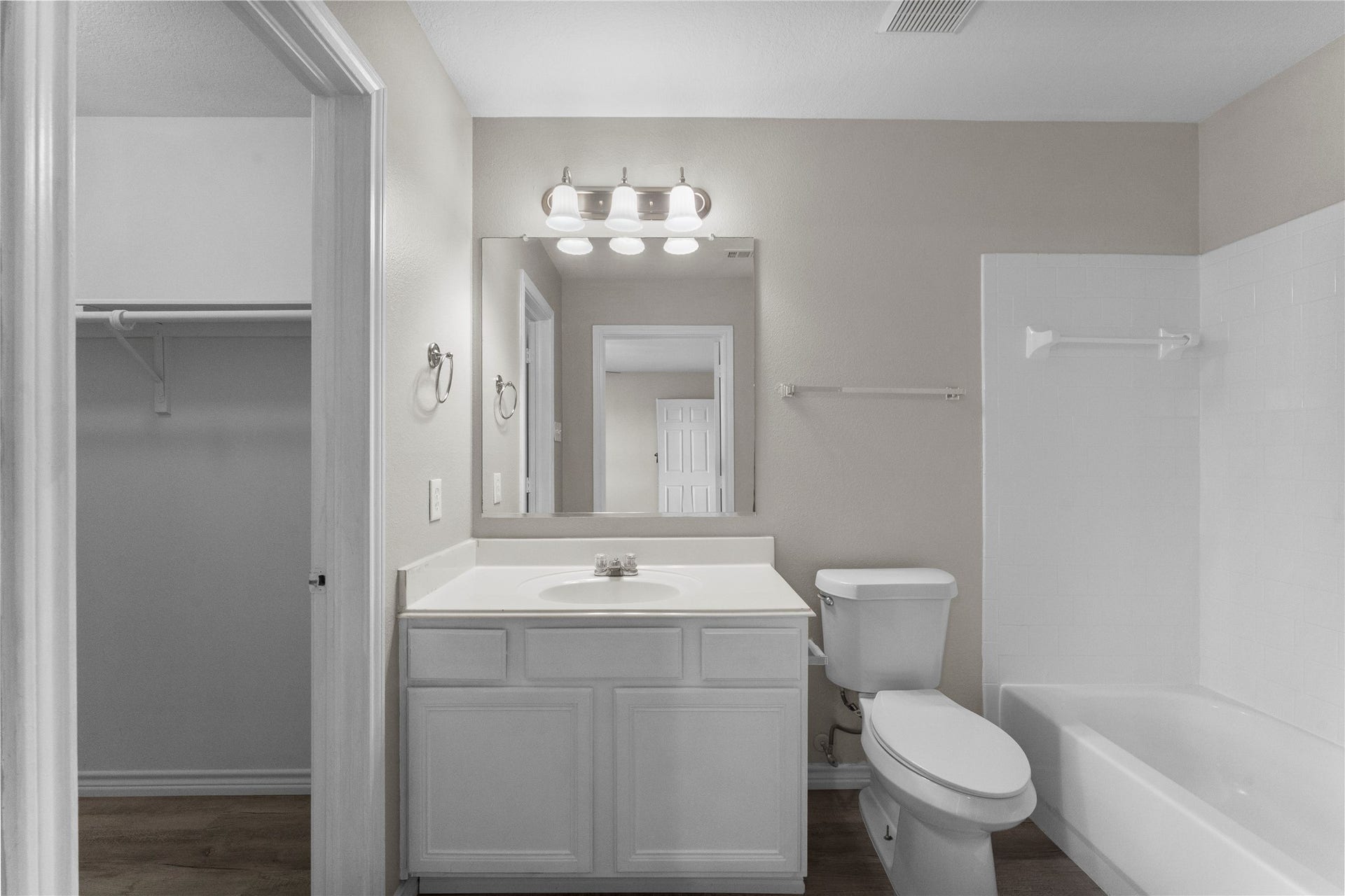 128 Green Isle Avenue, Dickinson, TX 77539 128 Green Isle Avenue, Dickinson, TX 77539