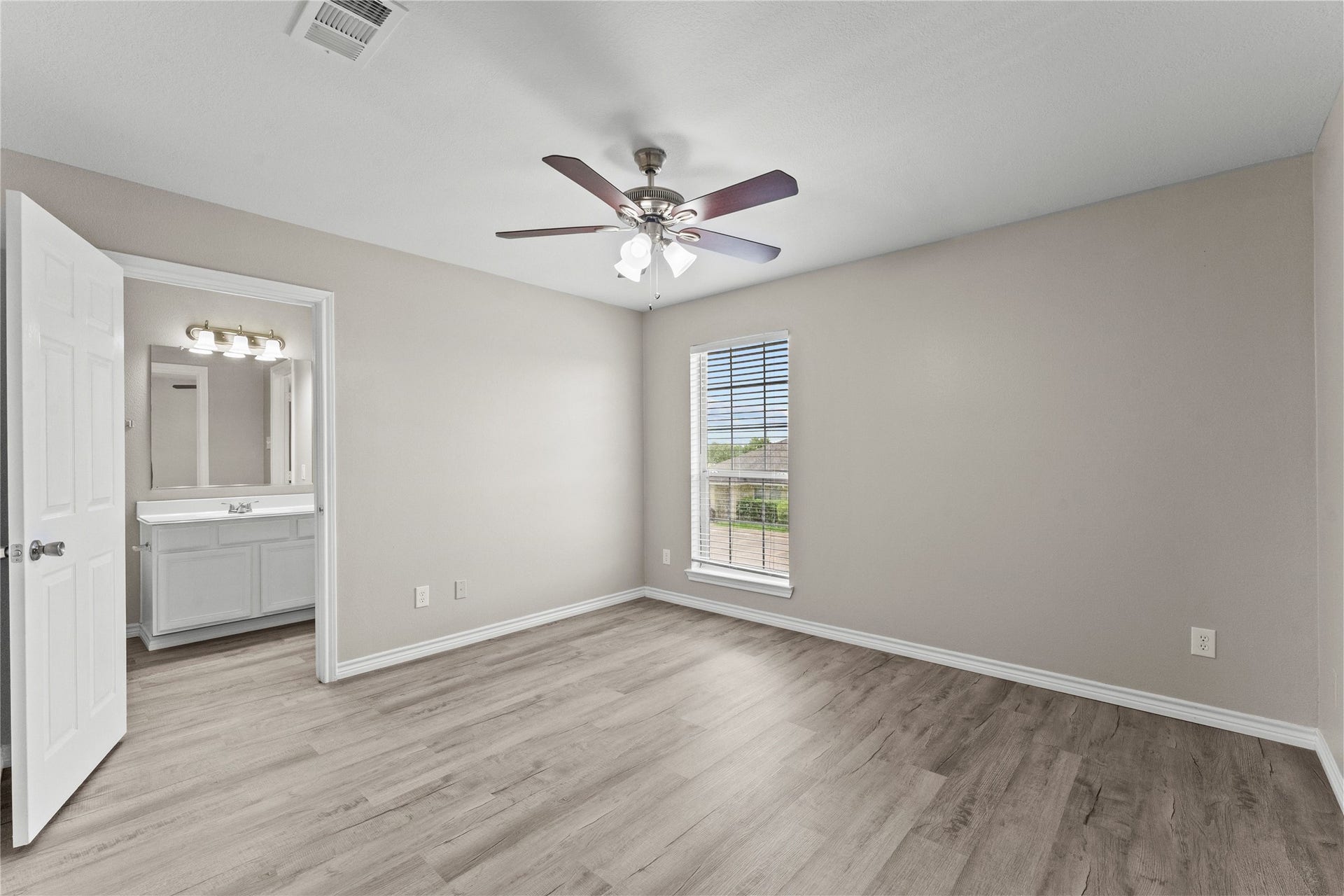 128 Green Isle Avenue, Dickinson, TX 77539 128 Green Isle Avenue, Dickinson, TX 77539