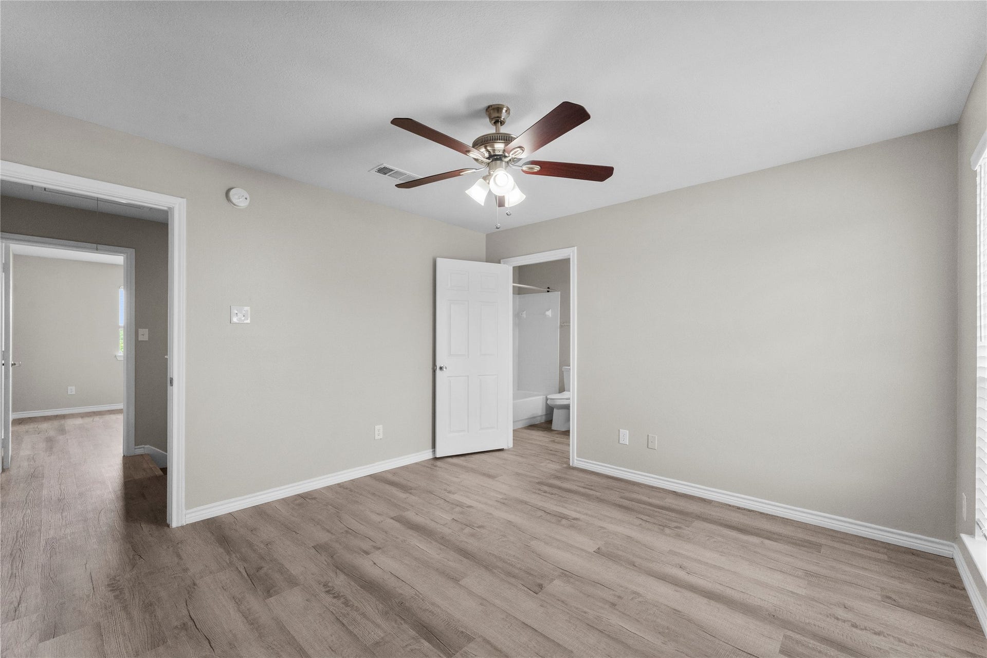 128 Green Isle Avenue, Dickinson, TX 77539 128 Green Isle Avenue, Dickinson, TX 77539