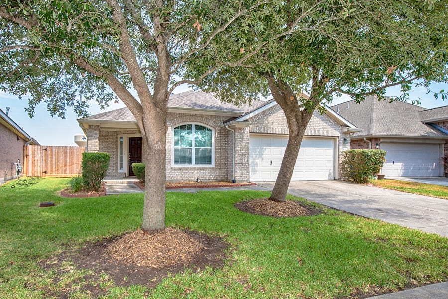 Property photo for 876 Schooner Cove Lane, League City, TX