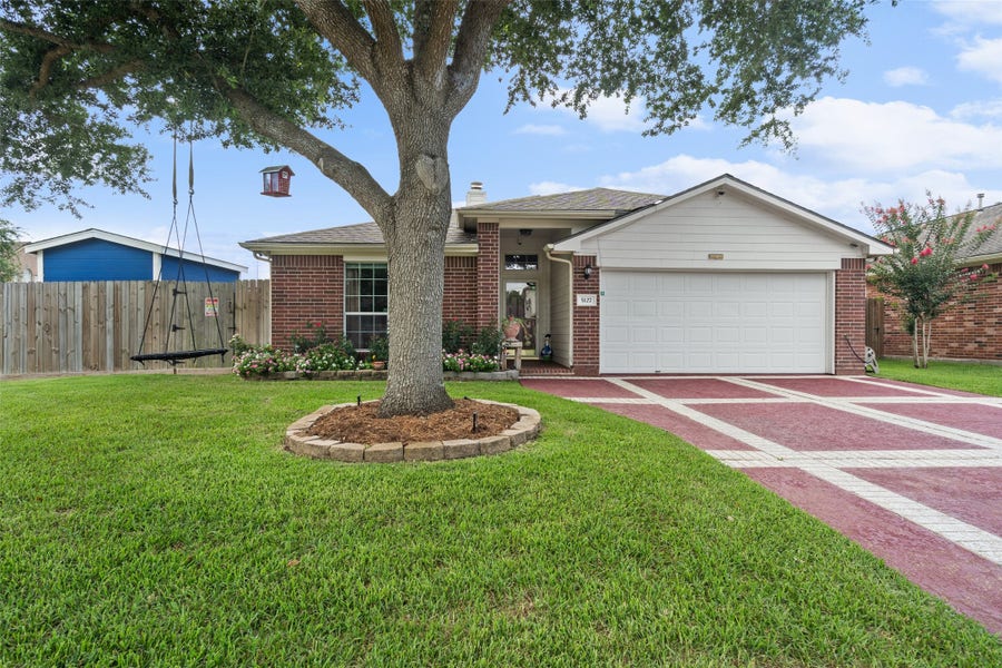 Property photo for 5127 Chase Park Circle, Bacliff, TX