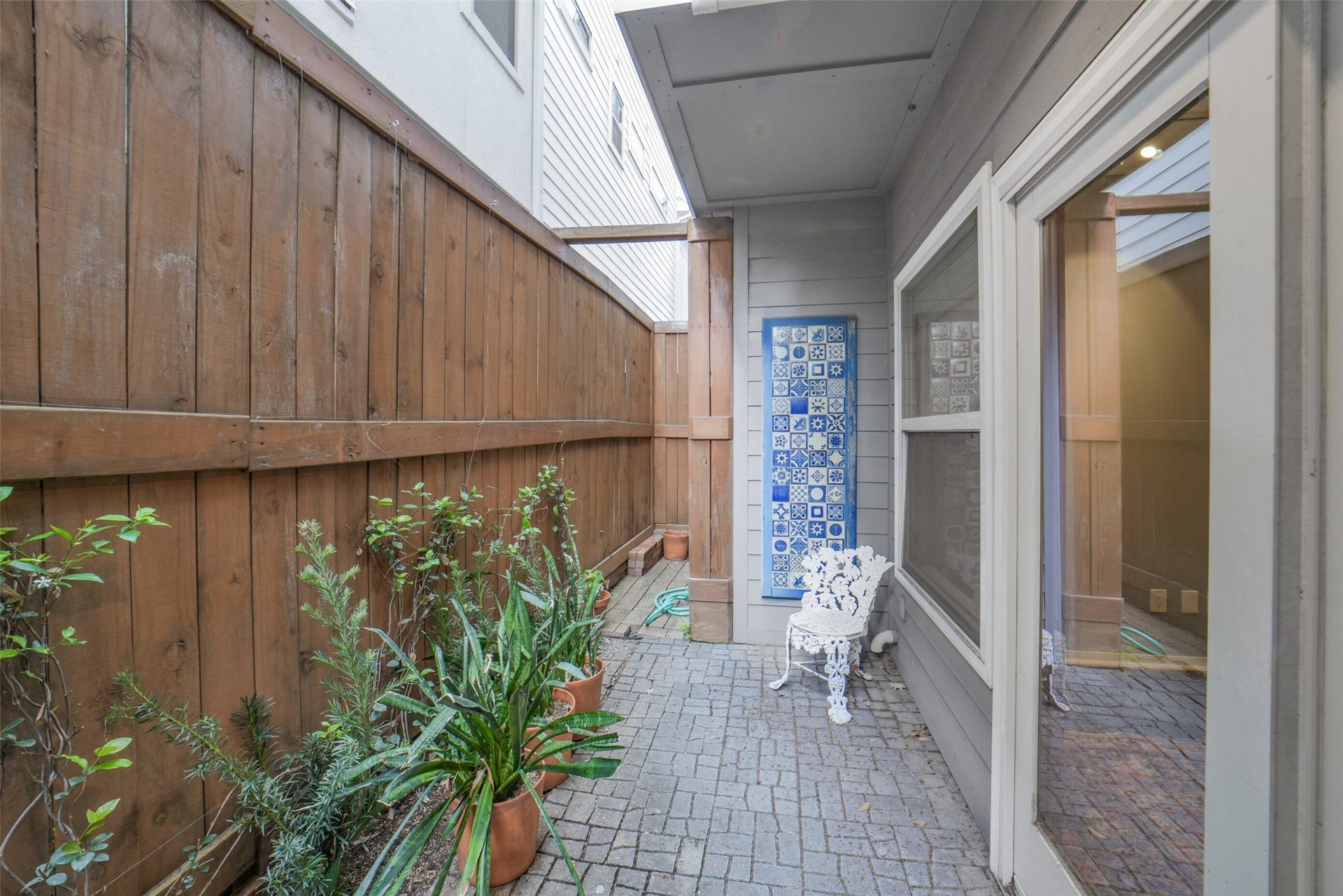 outside back patio accessed thru the first floor flex/bedroom.