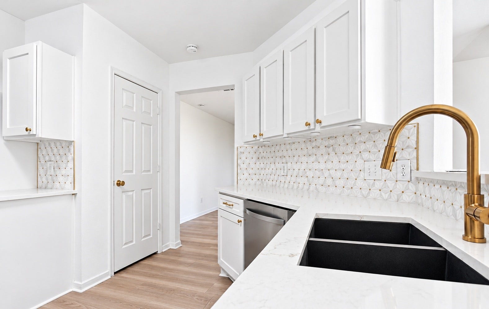 16111 Wisteria Hill Street, Houston, TX 77073 New plumbing fixtures!