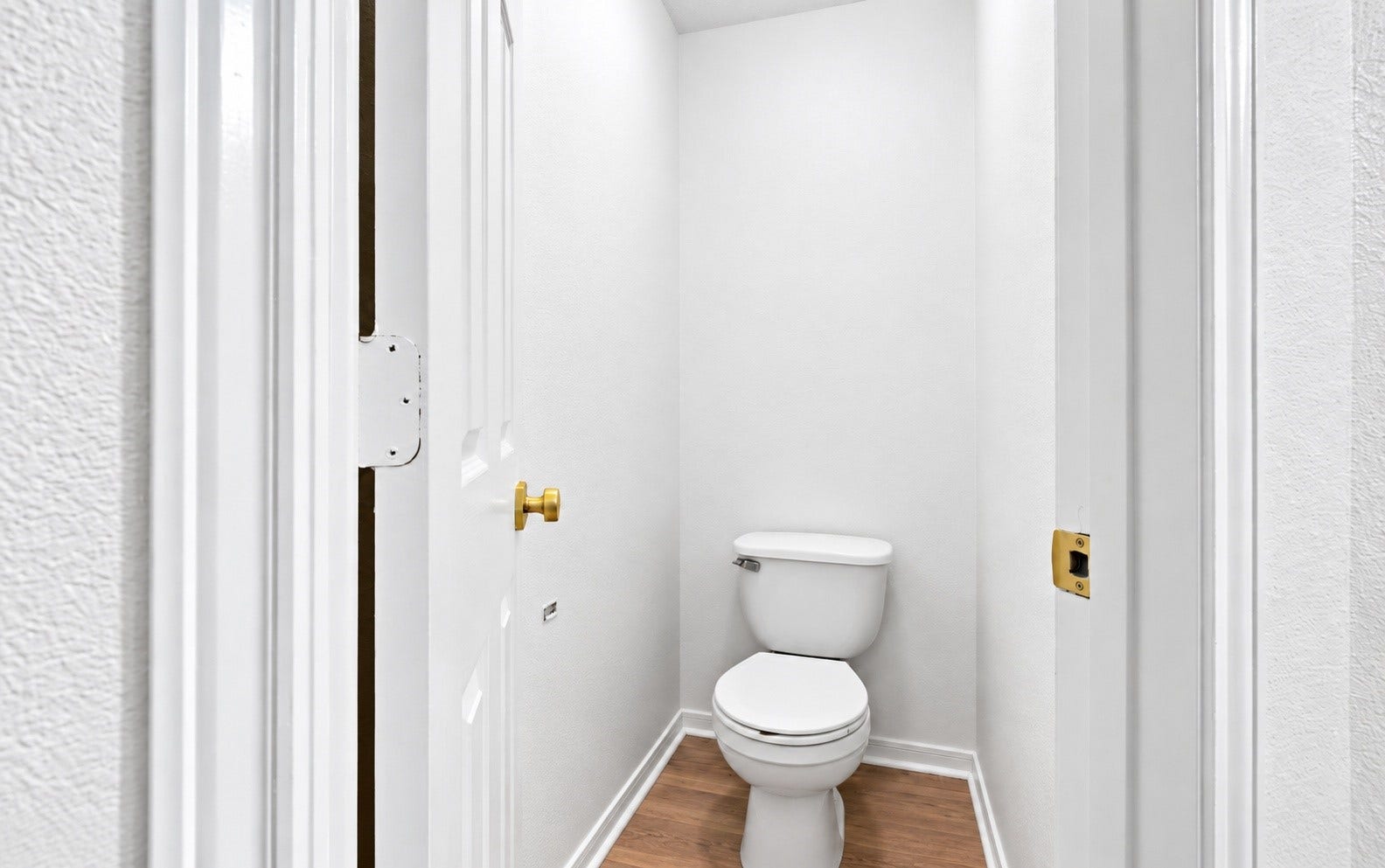 16111 Wisteria Hill Street, Houston, TX 77073 The toilet in its own separate room in the bathroom!