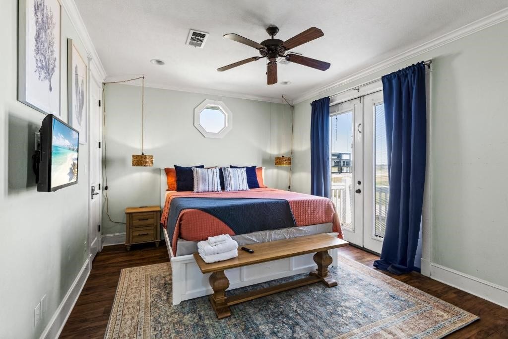 800 West Lane, Crystal Beach, TX 77650 800 West Lane, Crystal Beach, TX 77650