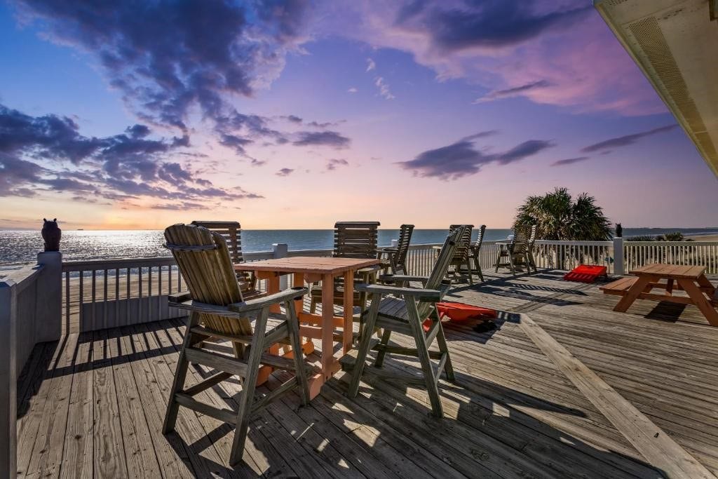 800 West Lane, Crystal Beach, TX 77650 800 West Lane, Crystal Beach, TX 77650