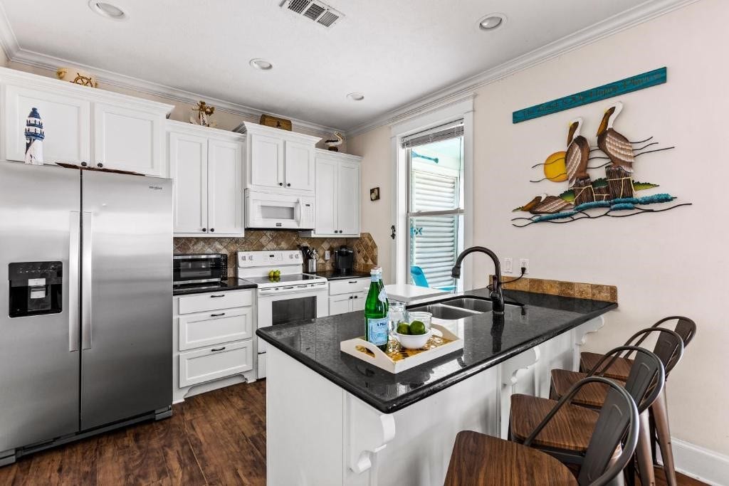 800 West Lane, Crystal Beach, TX 77650 800 West Lane, Crystal Beach, TX 77650