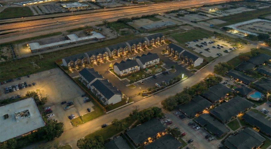 Property photo for 100 Northpoint Dr Building 9, Houston, TX