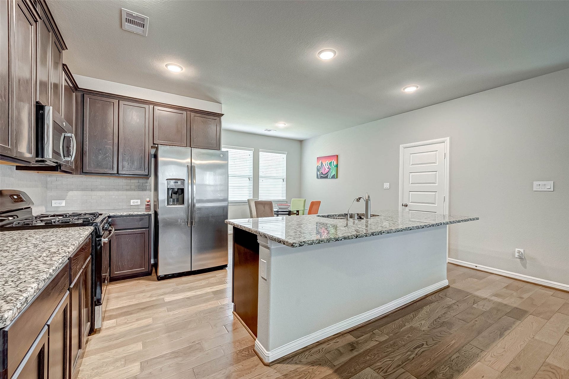 7914 Euphonia Glade Lane, Richmond, TX 77407 Breakfast bar provides additional seating and keeps the kitchen connected to the main living area.