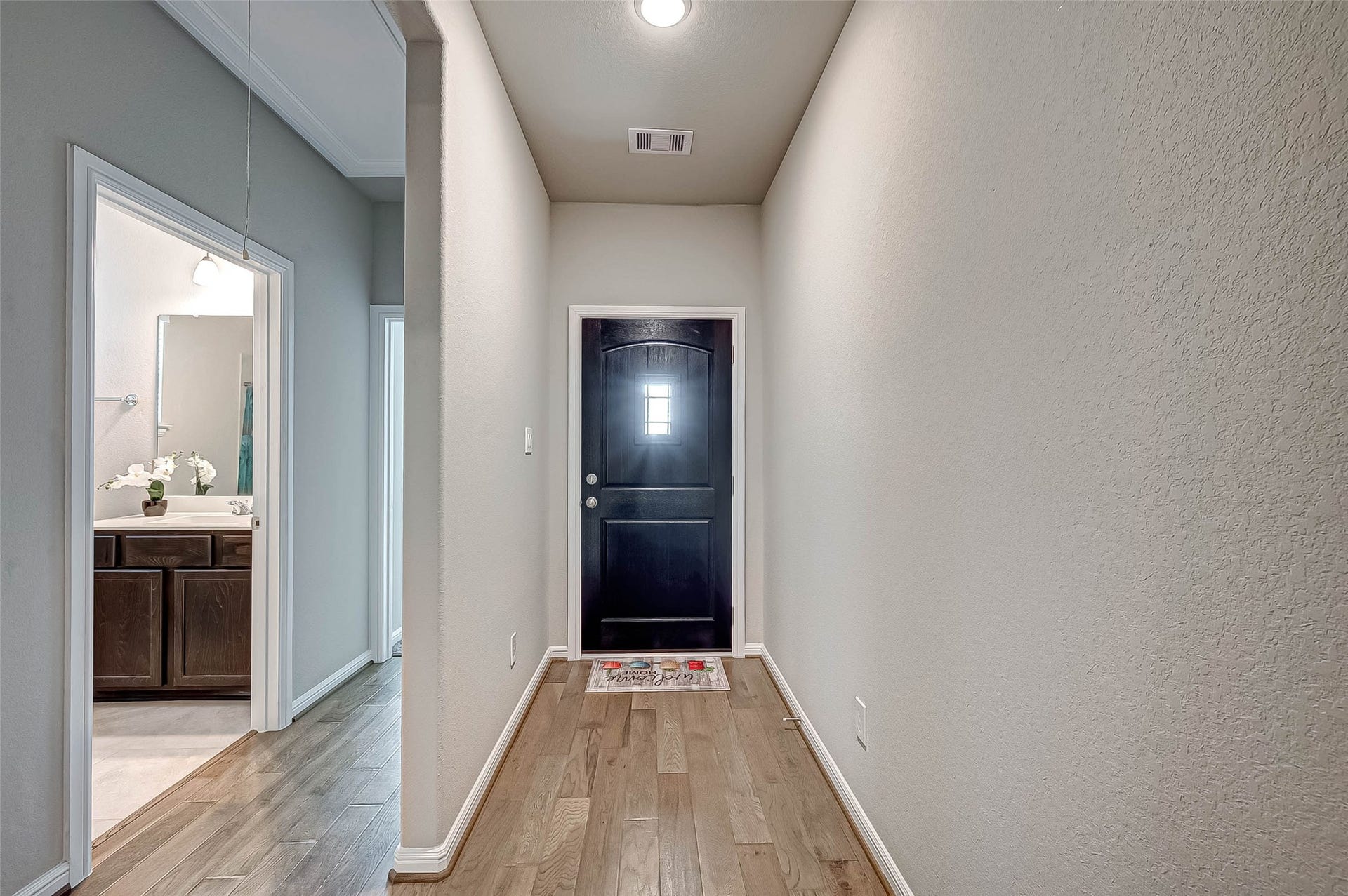 7914 Euphonia Glade Lane, Richmond, TX 77407 Bright entryway introduces a functional, open floor plan with easy flow throughout the home.