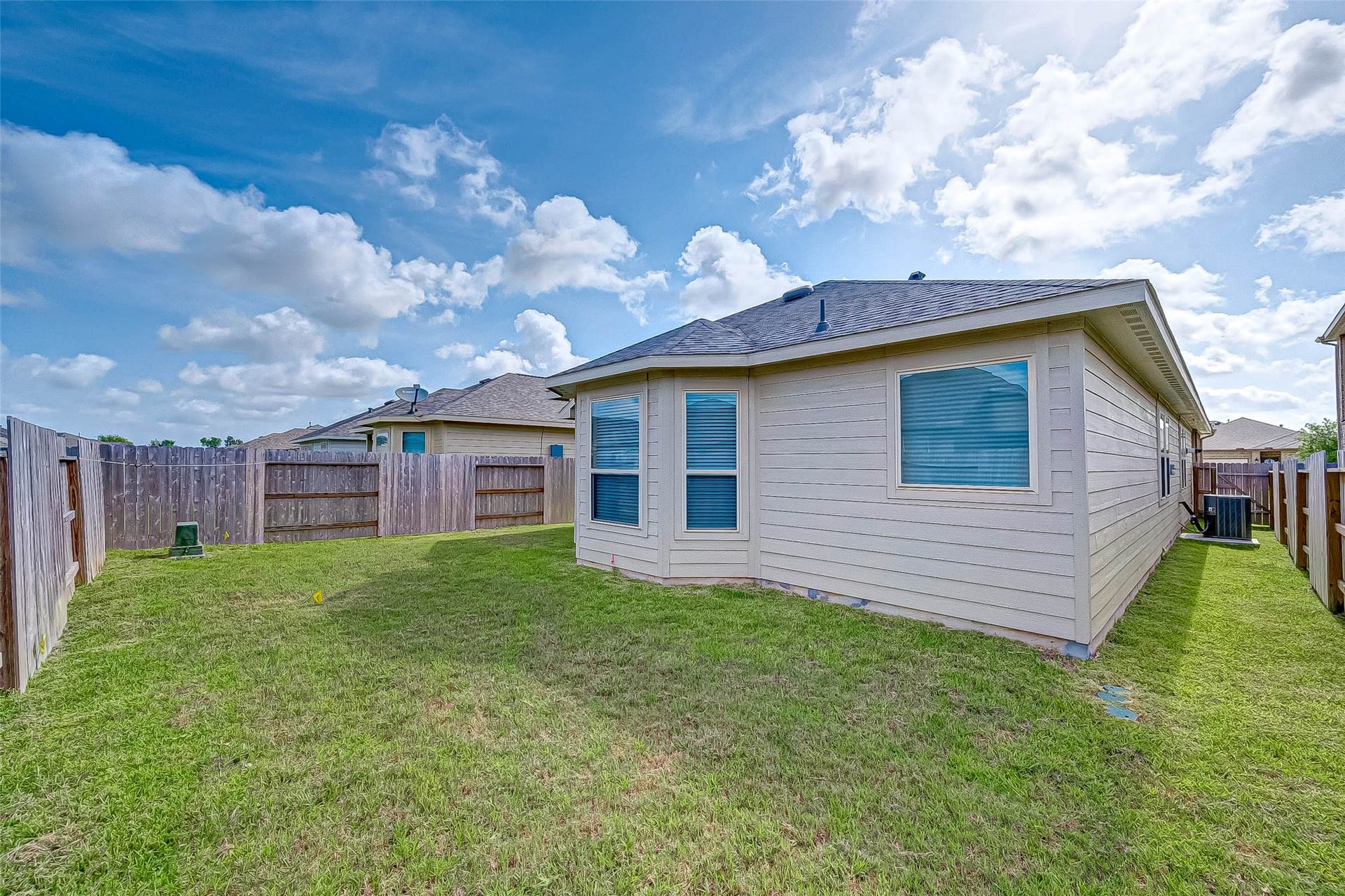 7914 Euphonia Glade Lane, Richmond, TX 77407 Spacious fenced backyard offers plenty of room to enjoy the outdoors.